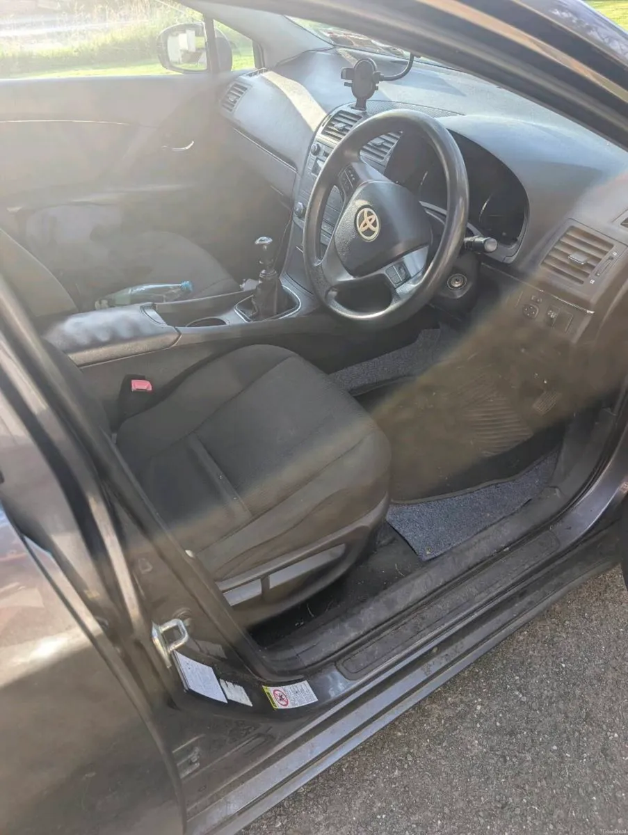 Toyota avensis - Image 3