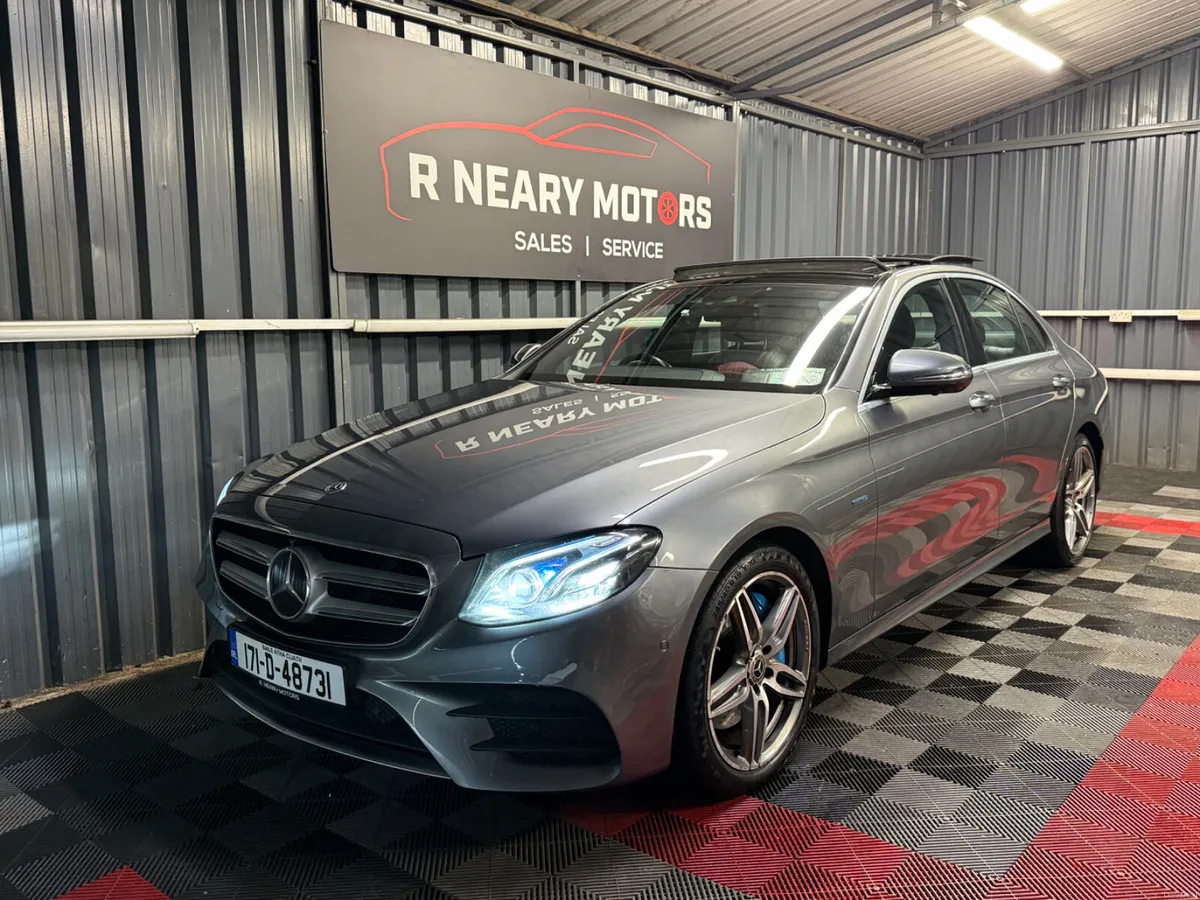 2017 Mercedes-Benz E-Class E 350 E AMG LINE A/T - Image 4