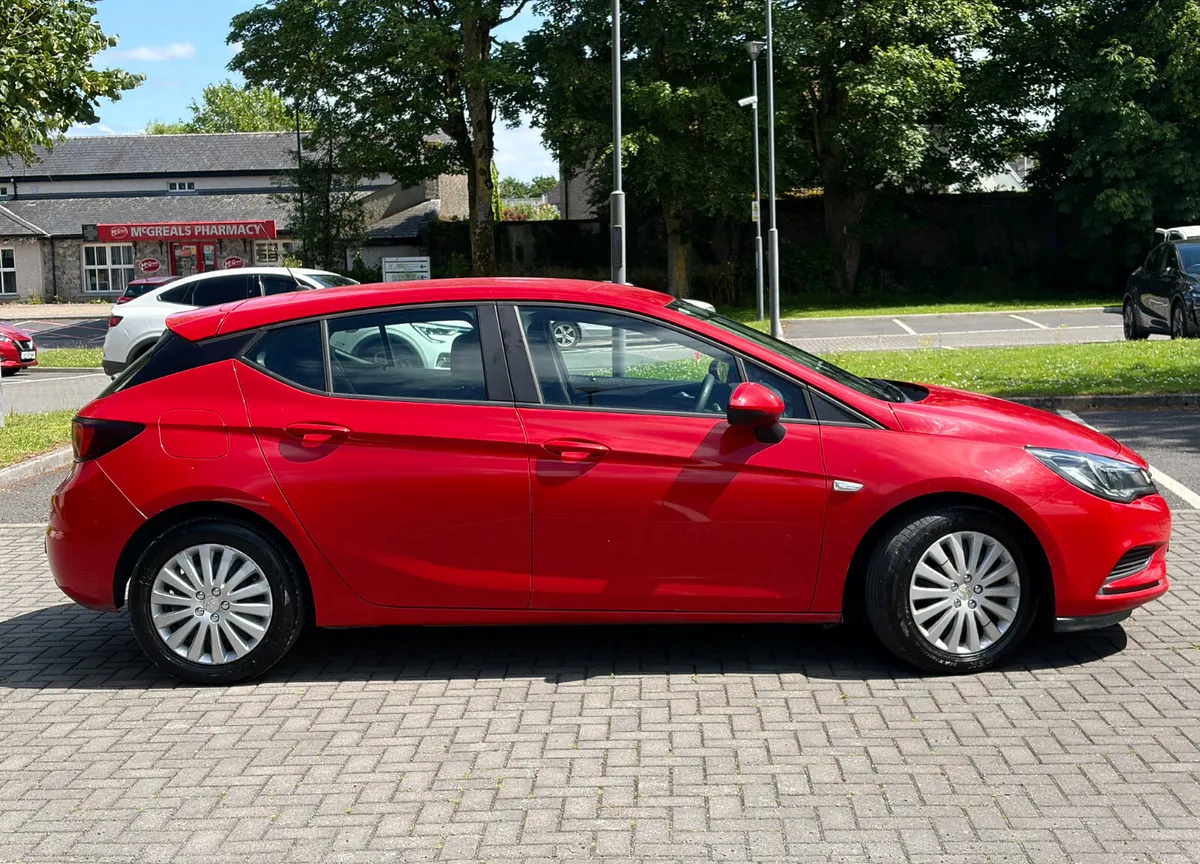 Opel Astra 2017 1.6 CDTI new nct 4/27 tax 8/26 - Image 4