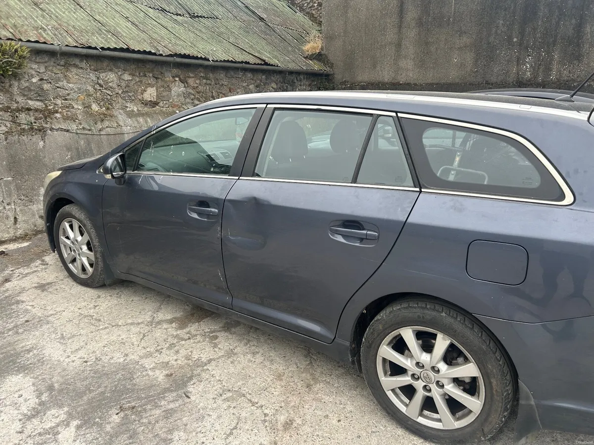 Toyota Avensis 2011 - Image 6