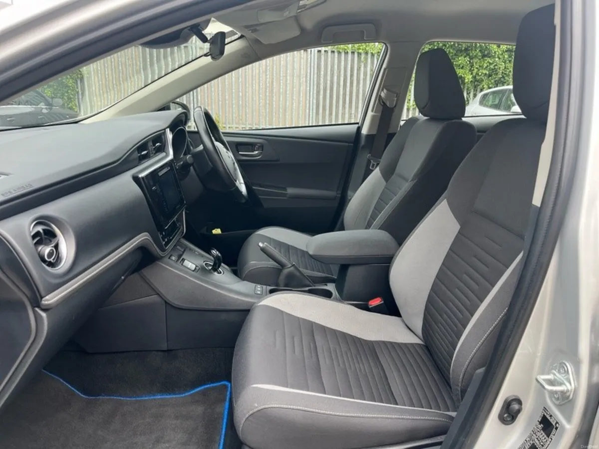 Toyota Auris 1.8 HYBRID ICON AUTOMATIC // AIRCON / - Image 6