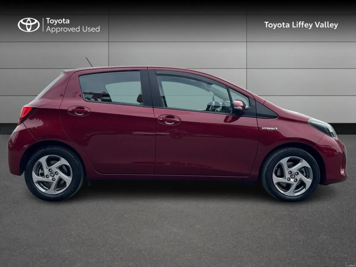 Toyota Yaris YARIS HYBRID LUXURY MC - Image 3