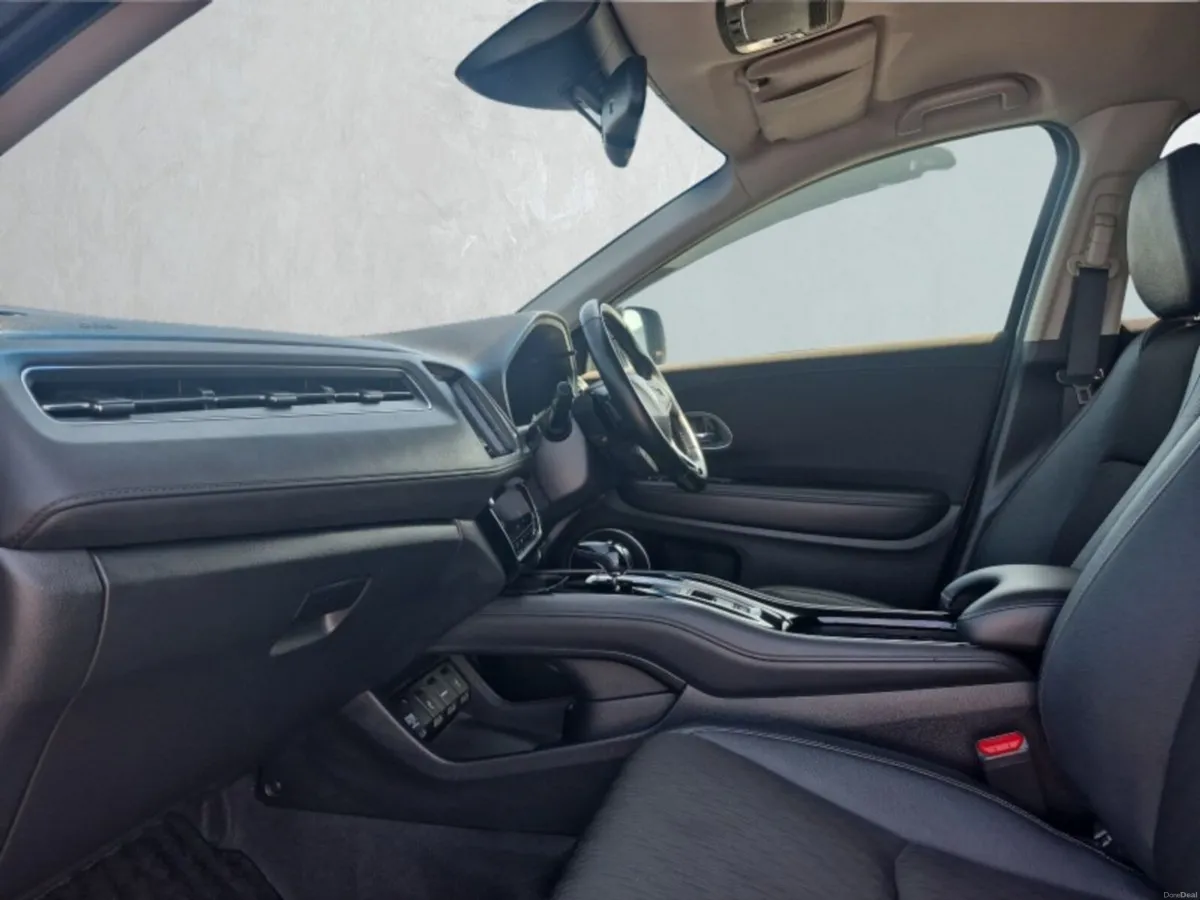 Honda Vezel ** Z HYBRID ** HUGE SPEC ** TRINITY MO - Image 6