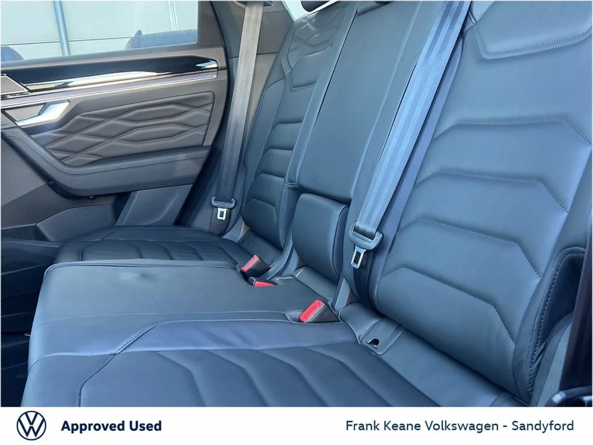 Volkswagen Touareg *R-Line* eHybrid 3.0TSI PHEV 46 - Image 6