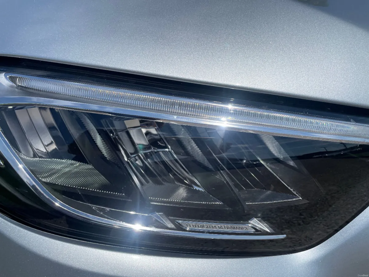 Mercedes-Benz GLC 300 URBAN EDITION E 4 4MATIC - Image 6