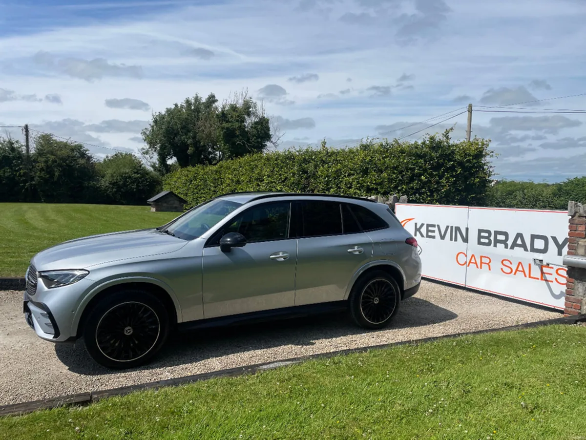 Mercedes-Benz GLC 300 URBAN EDITION E 4 4MATIC - Image 3