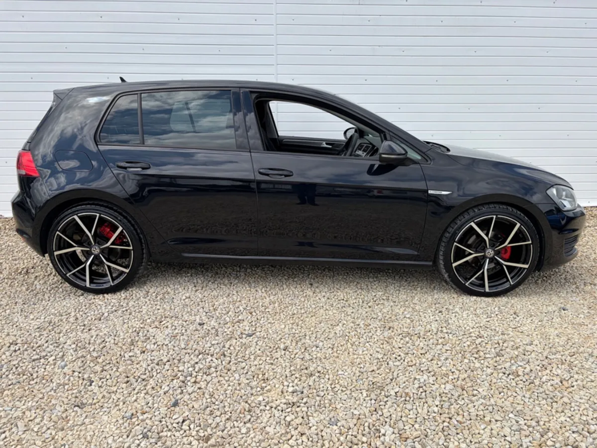 Volkswagen Golf 1.6 TDI BLUEMOTION 110PS 5DR - Image 4