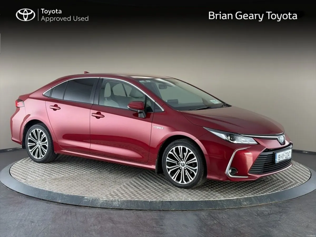 Toyota Corolla HYBRID LUNA SPORT SALOON - Image 1