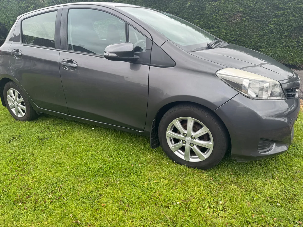 Toyota Yaris 2013 - Image 2