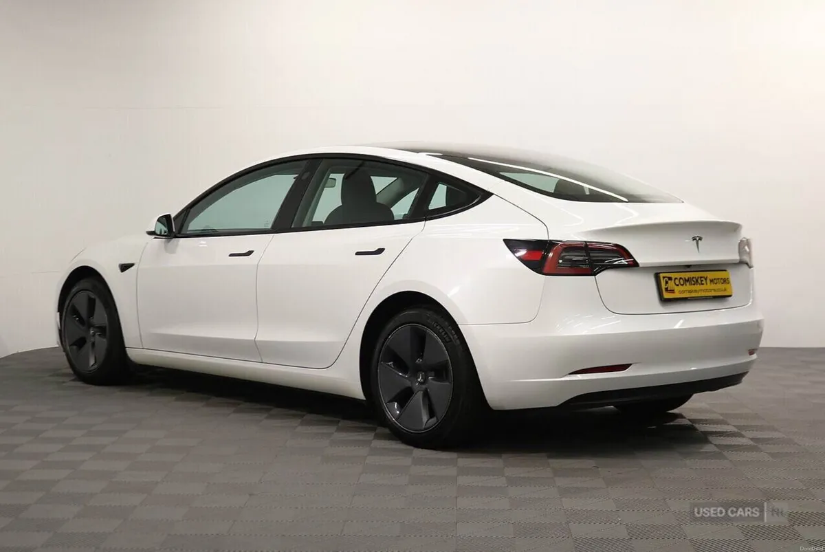 Tesla Model 3 SALOON - Image 4