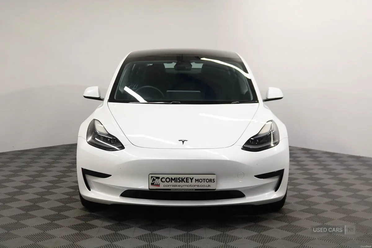 Tesla Model 3 SALOON - Image 2