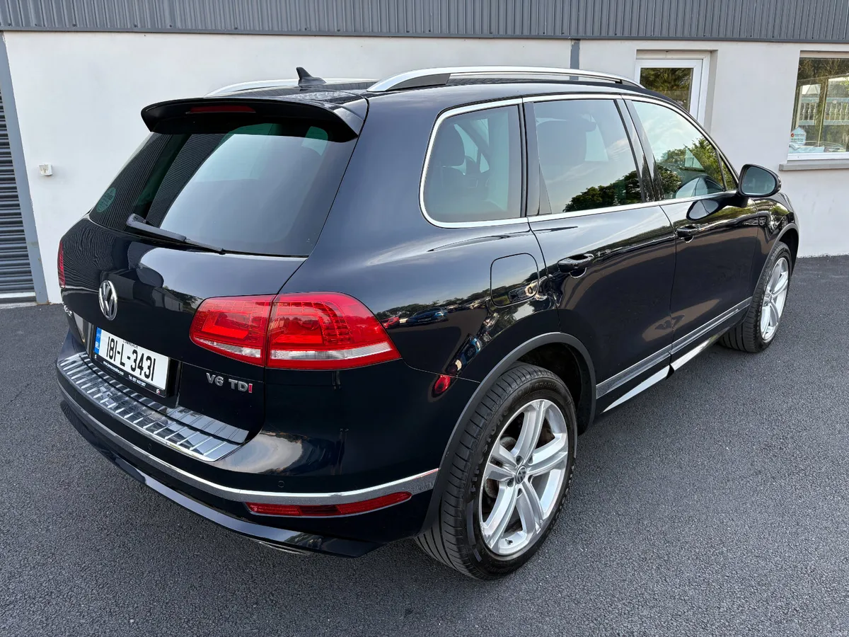 181 Volkswagen Touareg R-Line 5 Seat Business - Image 4