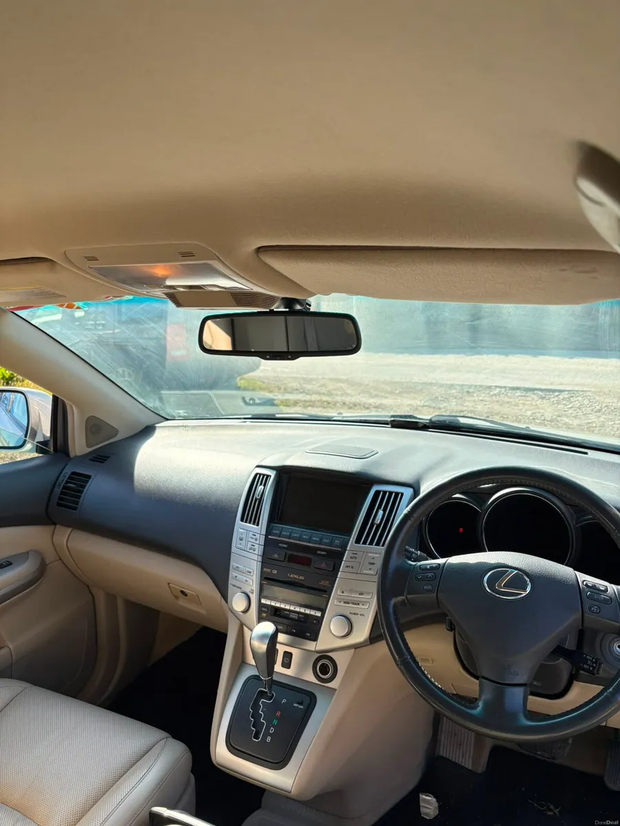 Lexus hybrid - Image 5