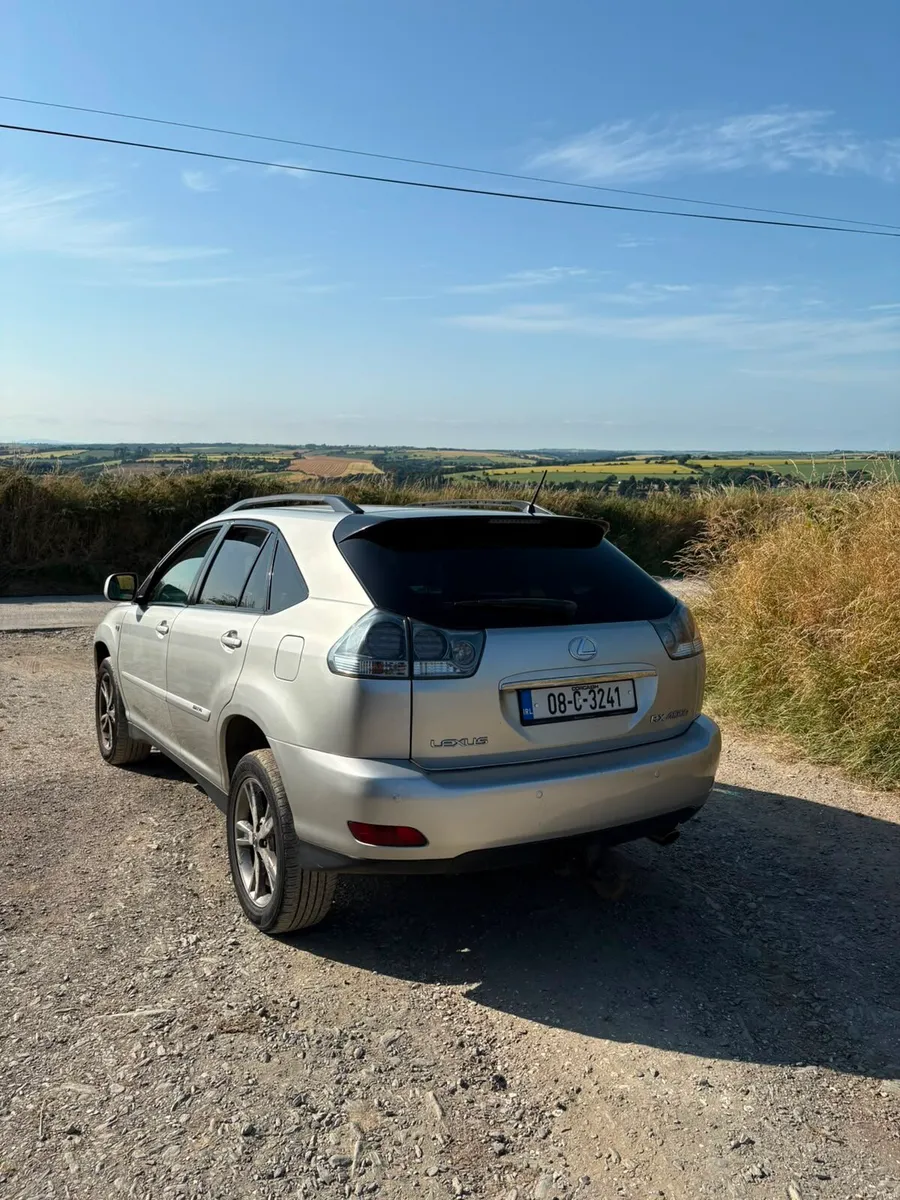 Lexus hybrid - Image 3