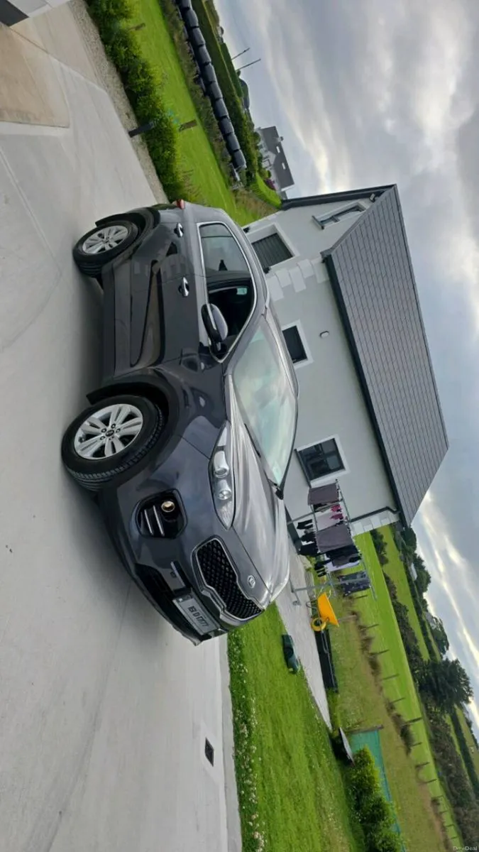 2016 kia sportage **ncted Feb 27** - Image 2
