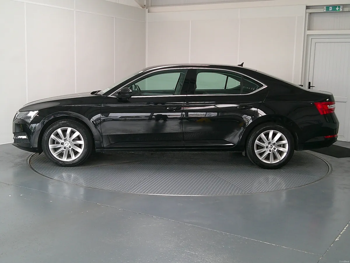 Skoda Superb 2023 - Image 4