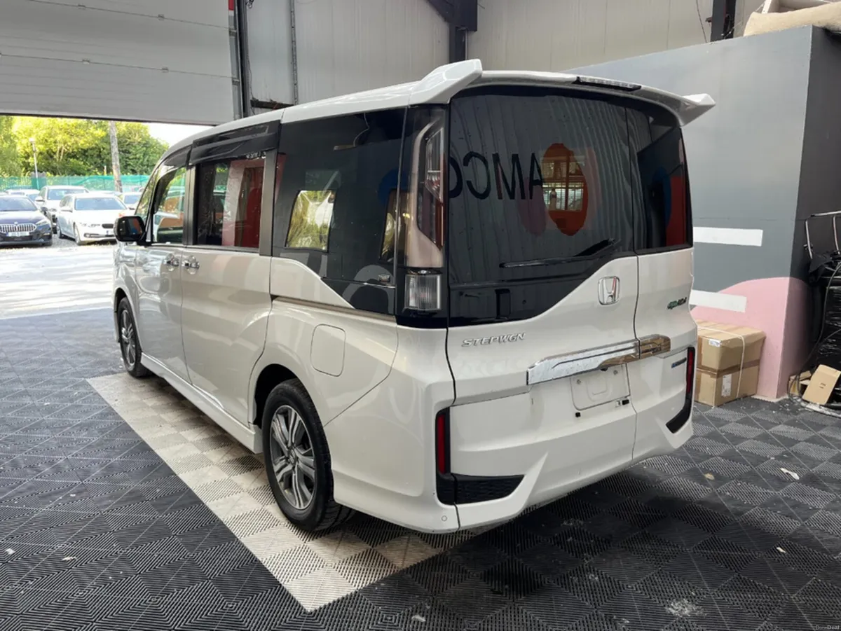 Honda Stepwagon 2019 HONDA STEPWAGON HYBRID G 2.0 - Image 4