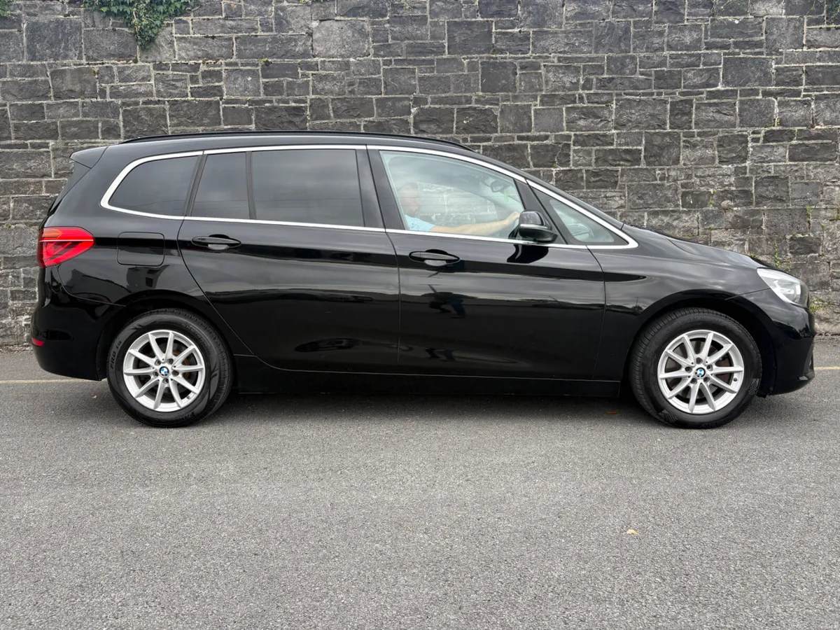 16 BMW 2-Series 7 seats! Automatic 1 Owner!! FSH - Image 6