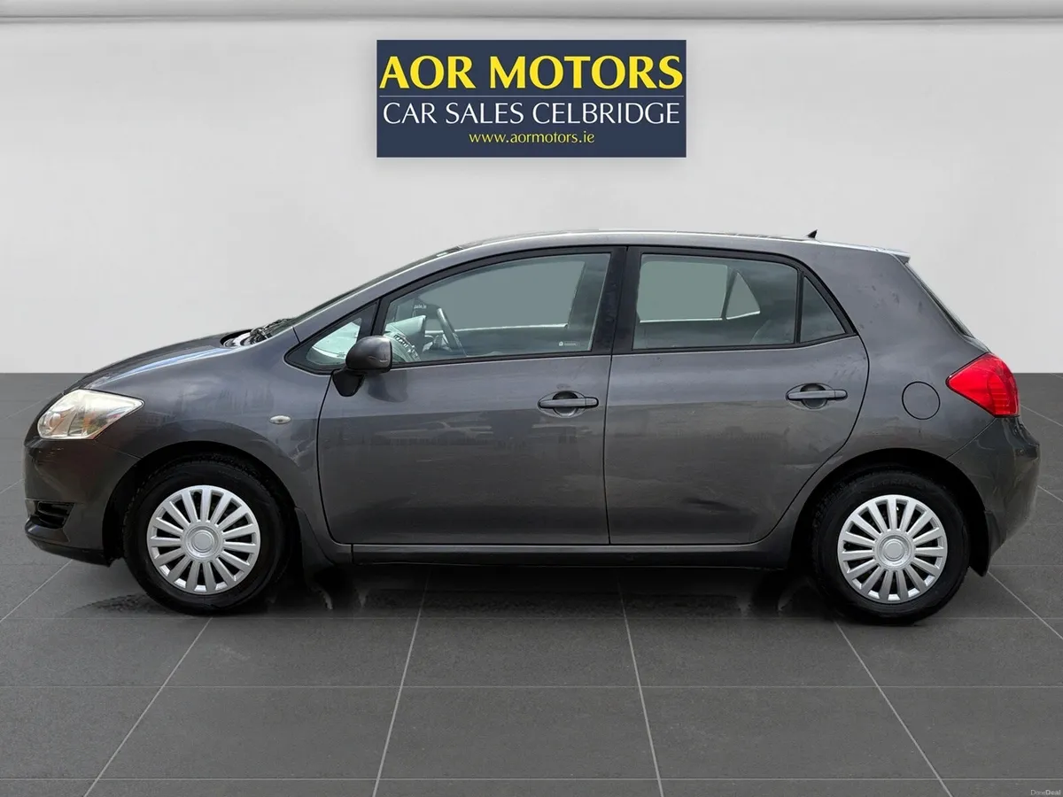 Toyota Auris 2008 - Image 2