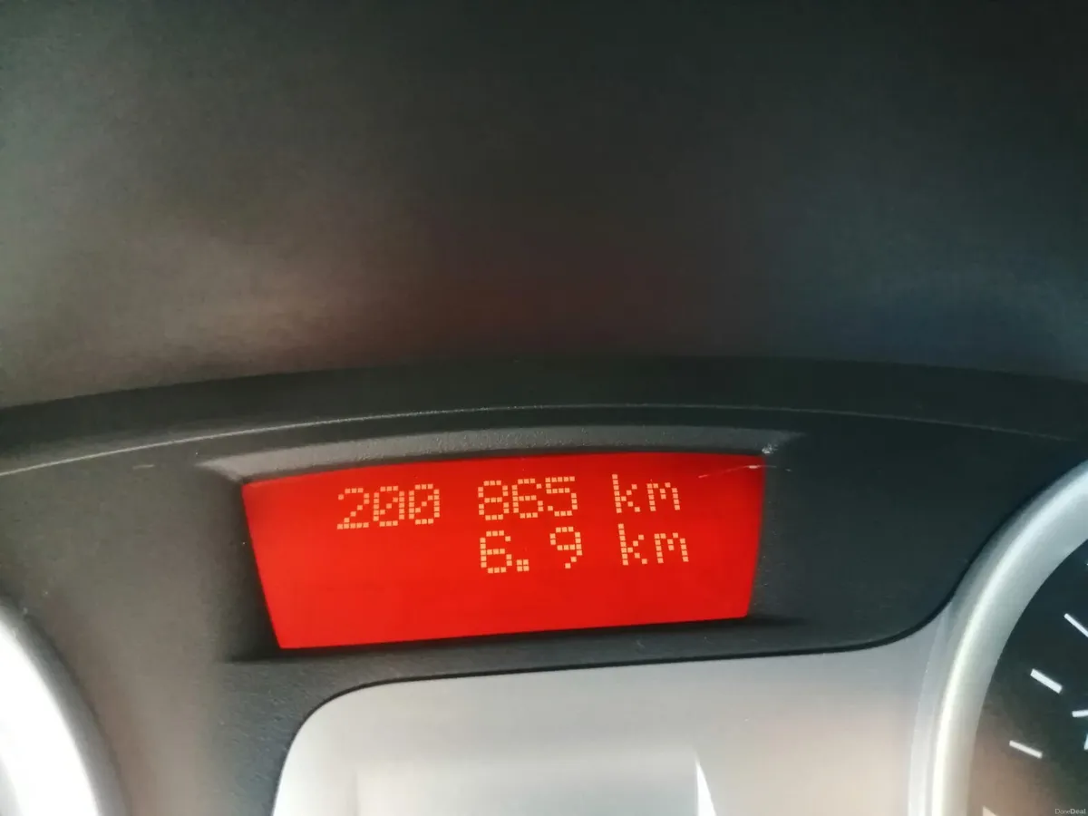Renault Clio 2011 - Image 5