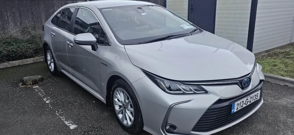 2021 Toyota Corolla Hybrid Luna Saloon - Image 2