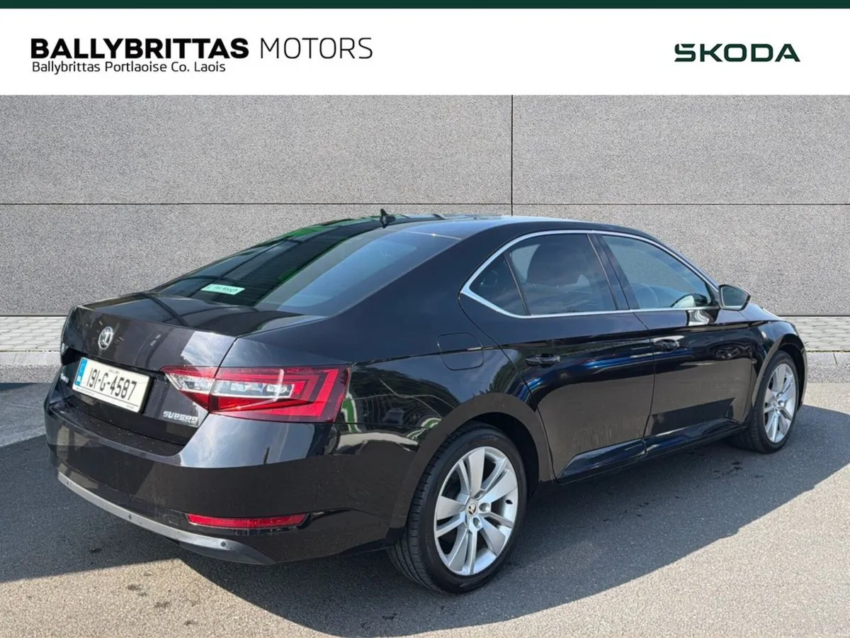 Skoda Superb 2.0 TDI 150bhp DSG SEL Executive - Image 5