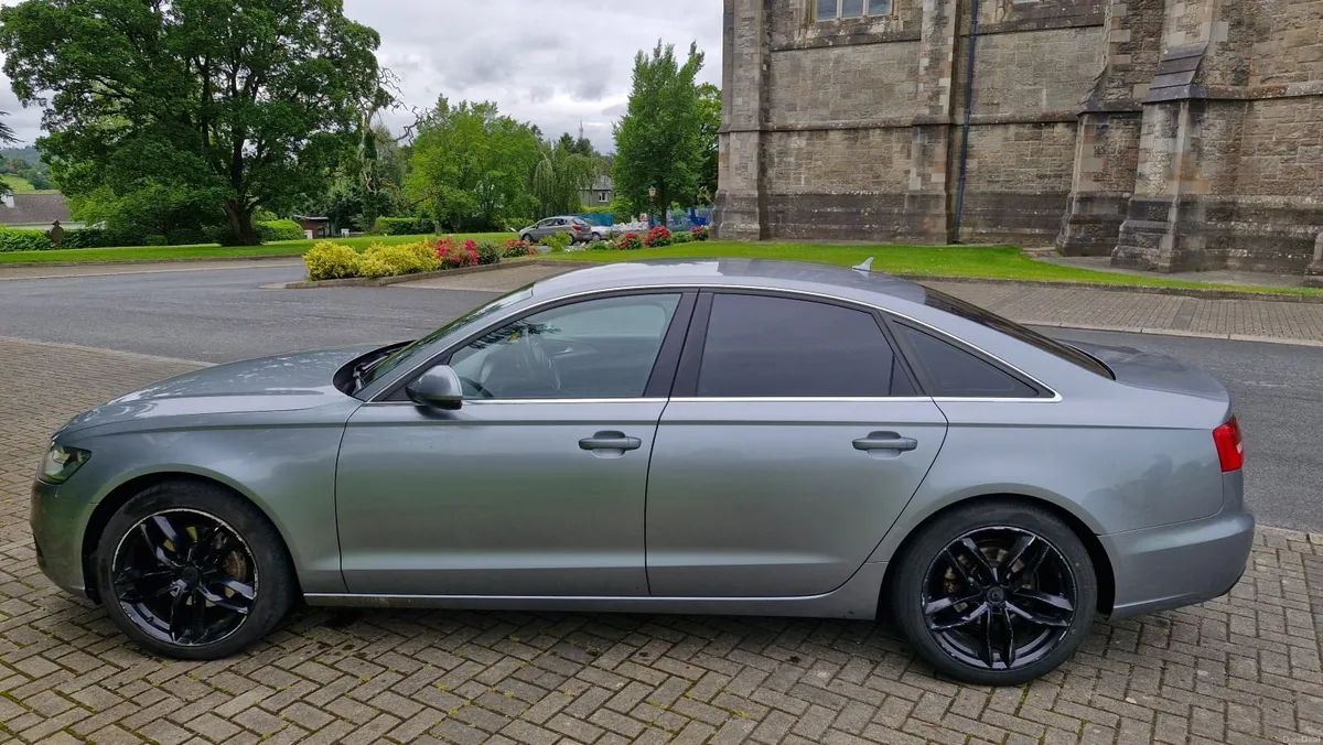 Audi A6 2011 - Image 2