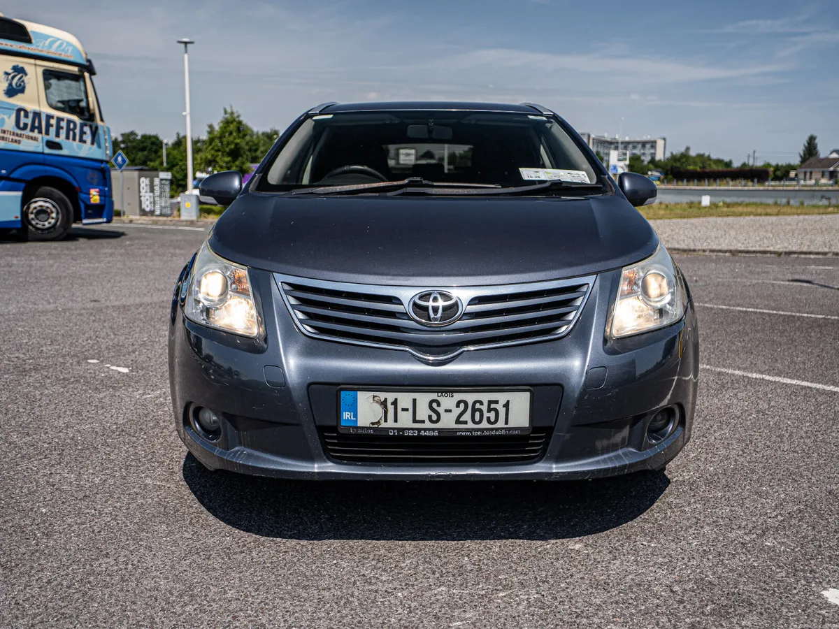 Toyota Avensis 2011 - Image 2