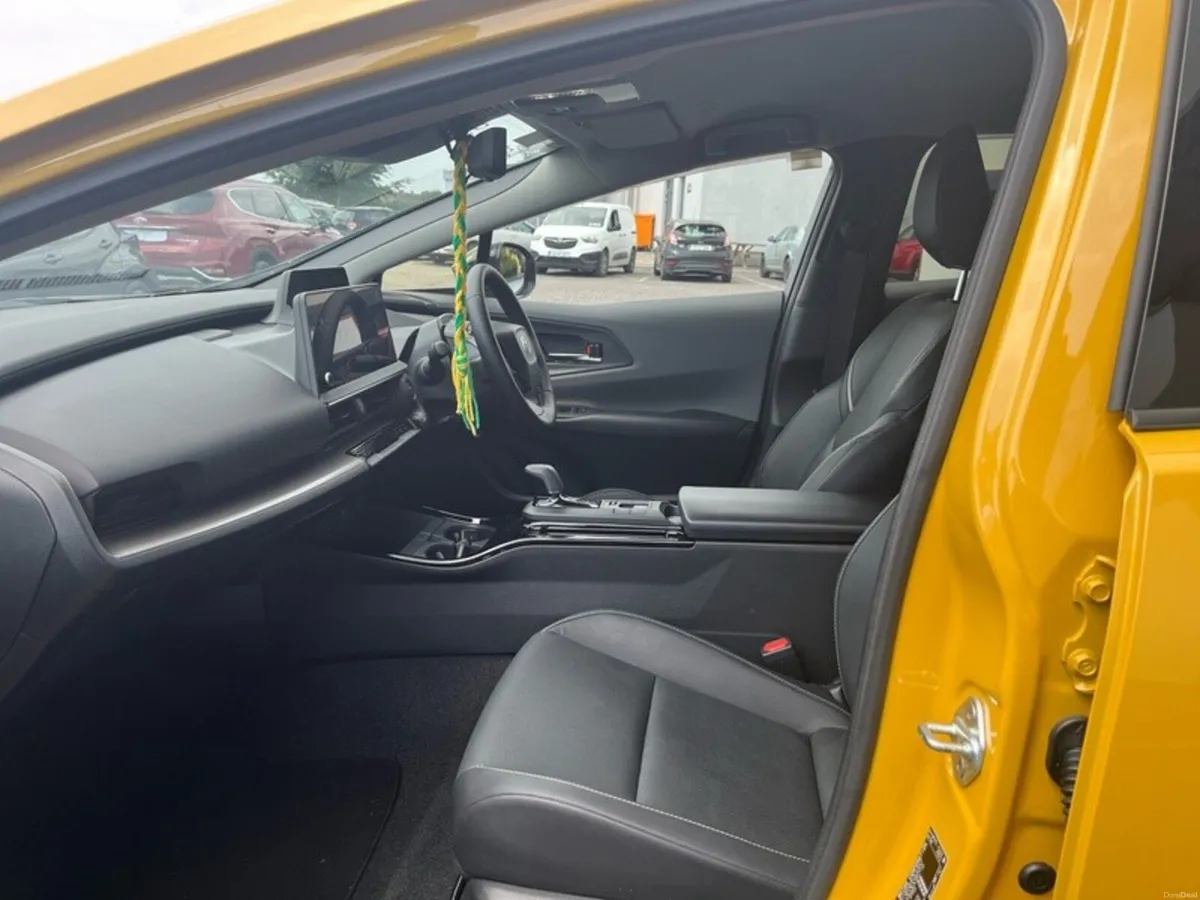 Toyota Prius PHEV - Image 6