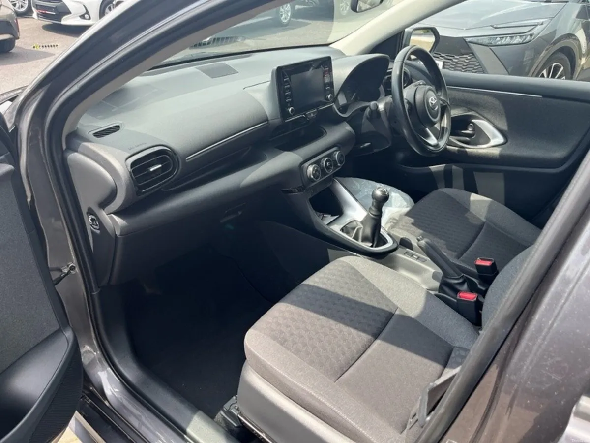 Toyota Yaris 1.0 LUNA 4DR - Image 6