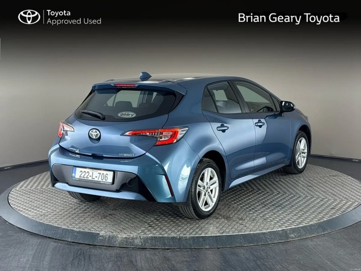 Toyota Corolla Luna Hatchback Hybrid - Image 2