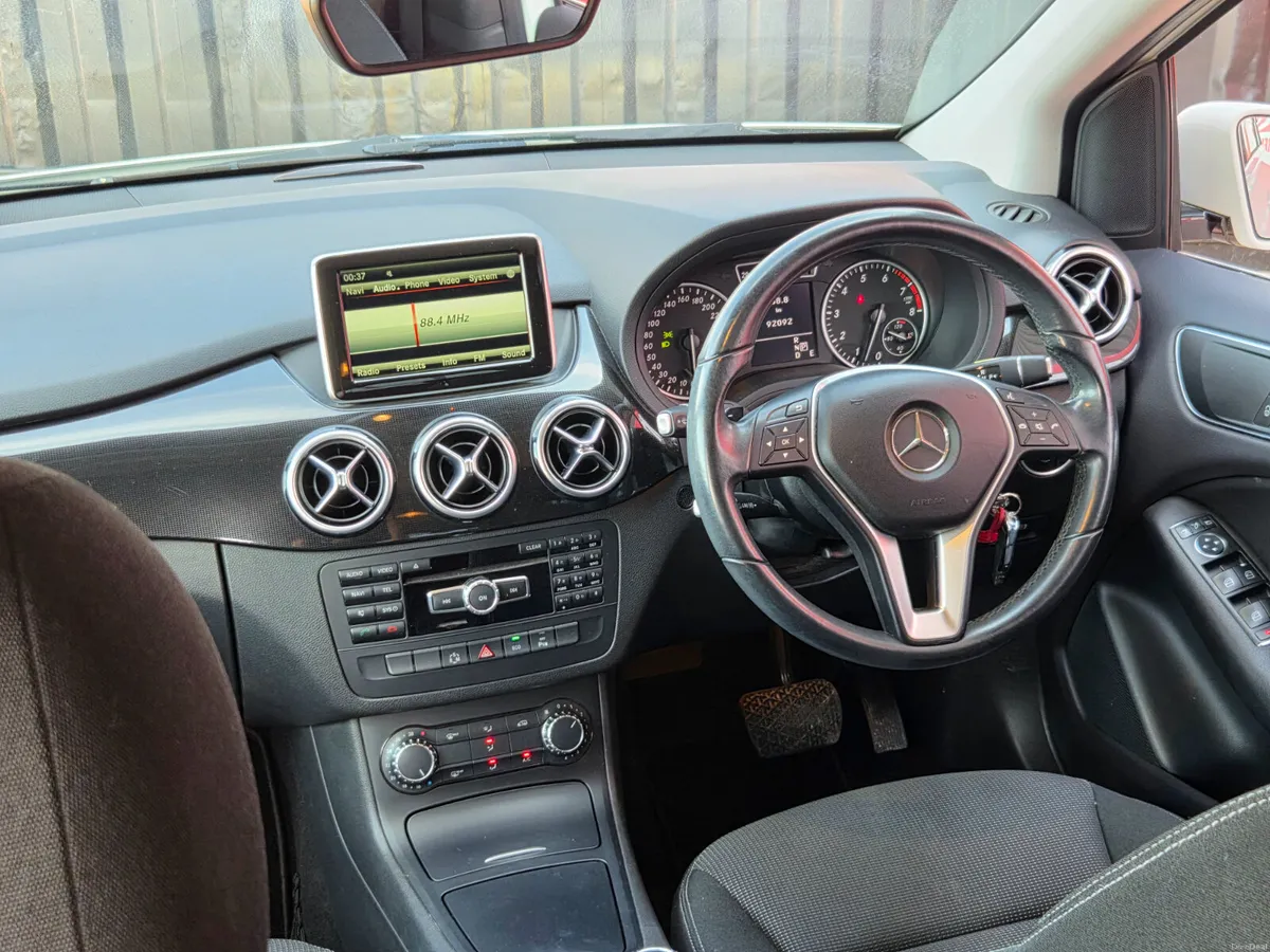 MERCEDES-BENZ B180 AUTO lowkm - Image 6
