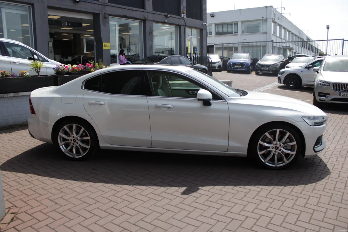 2020 VOLVO S60 T6 PETROL PLUG-IN 4DR SALOON AUTO - Image 3