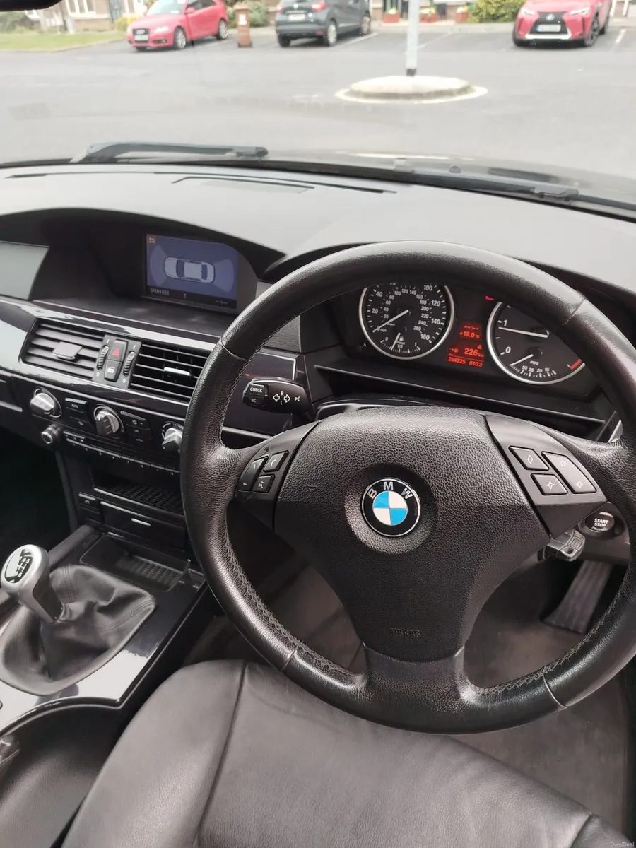 BMW 5-Series 2009 - Image 1