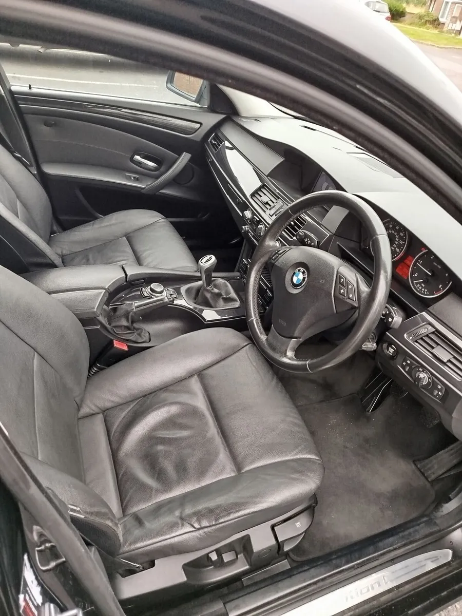 BMW 5-Series 2009 - Image 6