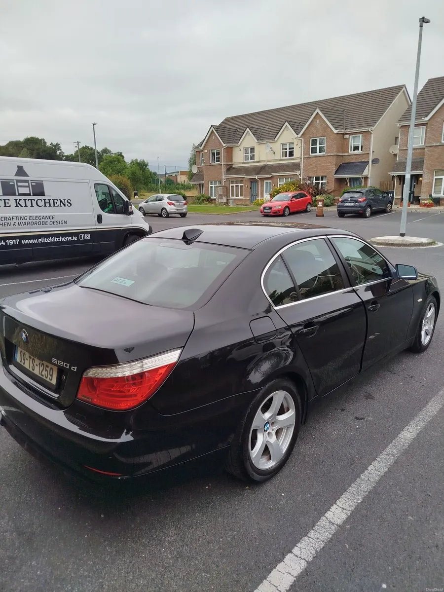 BMW 5-Series 2009 - Image 5