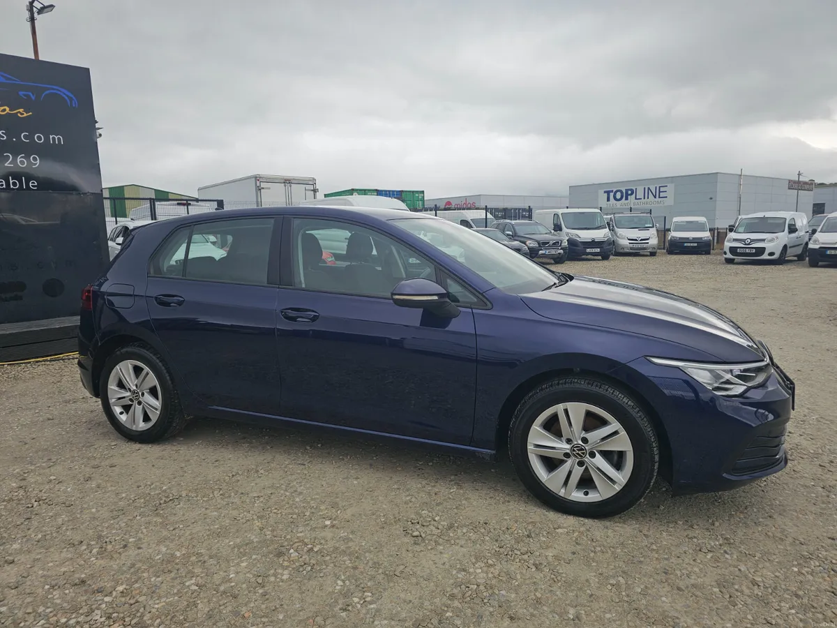 Volkswagen Golf Life 2023 - Image 2
