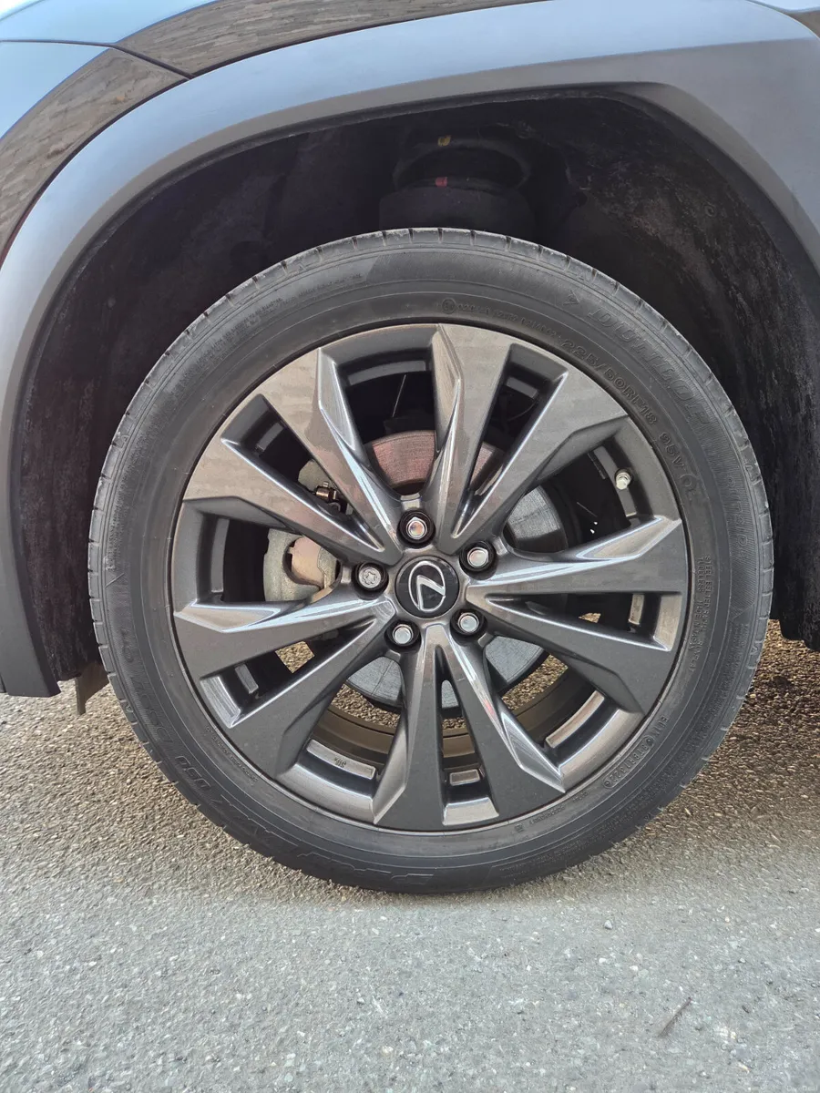 Lexus UX 2023 // LOW LOW MILEAGE - Image 6