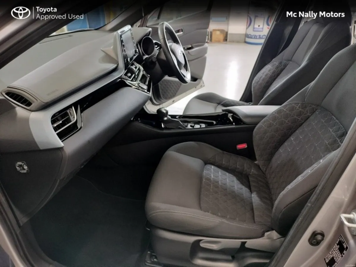 Toyota C-HR 1.8 HYBRID SPORT - Image 6