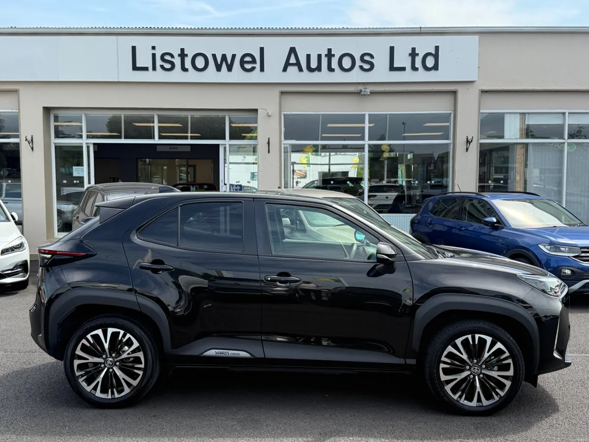 231 TOYOTA YARIS CROSS 1.5 PETROL HYBRID Z AUTO - Image 1