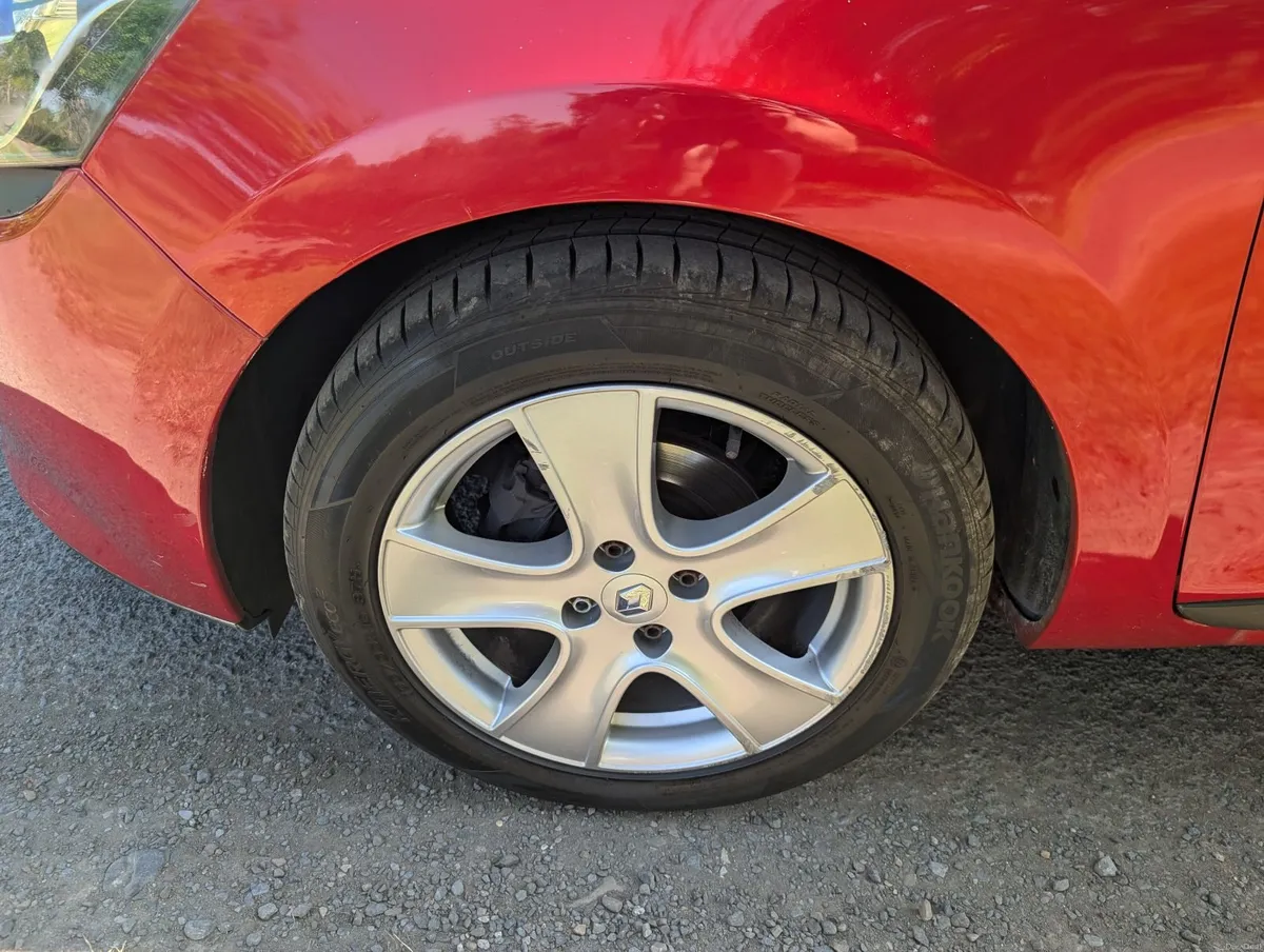 Renault Clio 2014 - Image 2