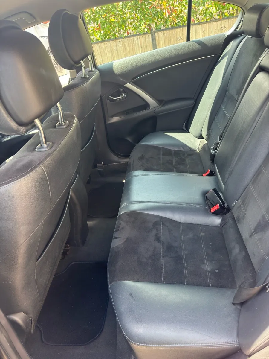 Toyota avensis - Image 6