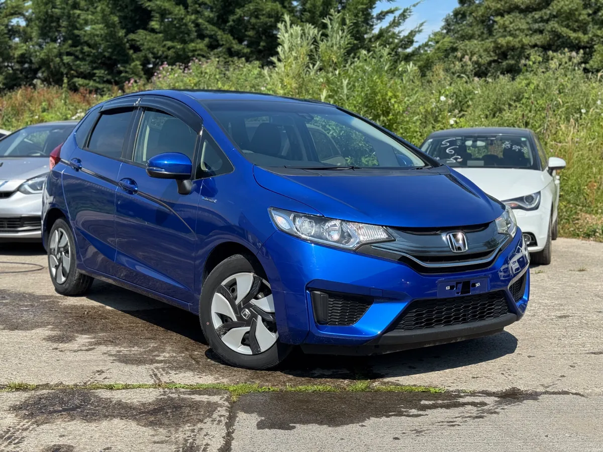 Honda Fit 1.5 Hybrid Auto 52000KM ONLY 2014 2 keys - Image 2