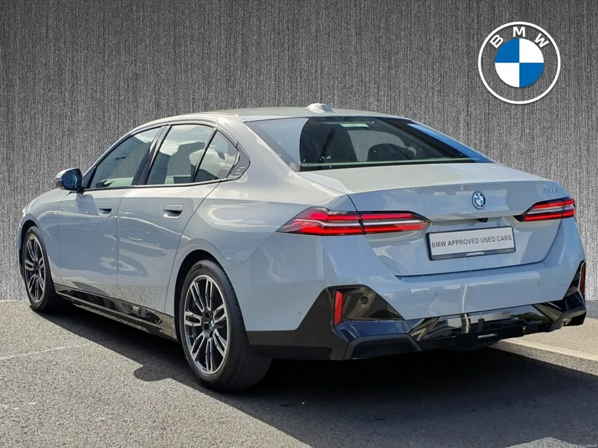 BMW 5-Series 530e M Sport Saloon - Image 3