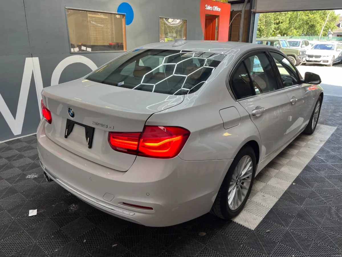 BMW 3-Series 2018 BMW 320D LUXURY 2.0 AUTOMATIC / - Image 2