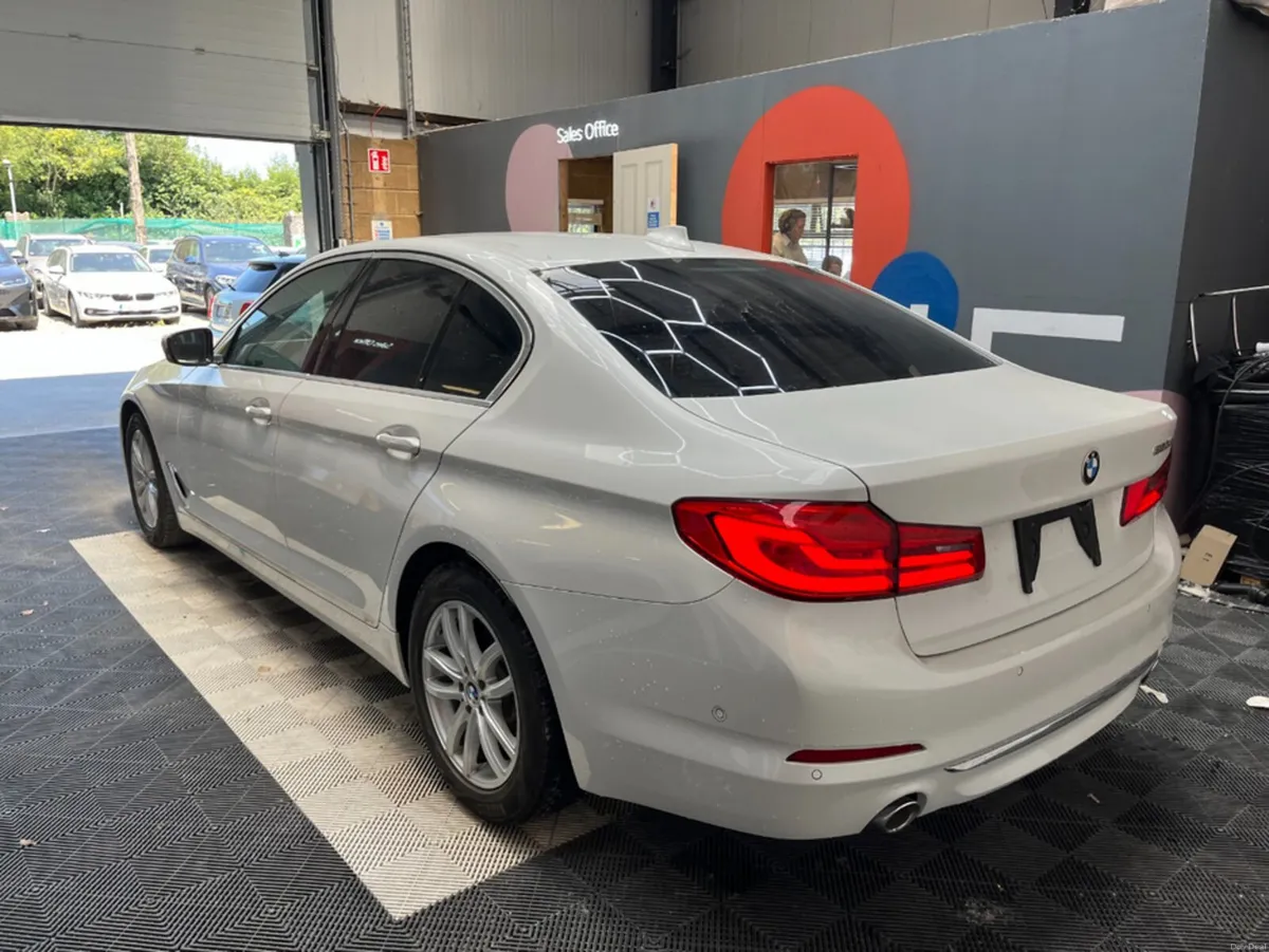 BMW 5-Series 2019 BMW 523D LUXURY 2.0 AUTOMATIC / - Image 4