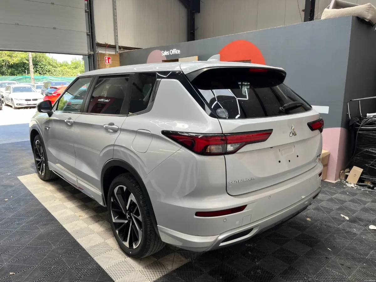 Mitsubishi Outlander 2024 MITSIBISHI OUTLANDER PHE - Image 4