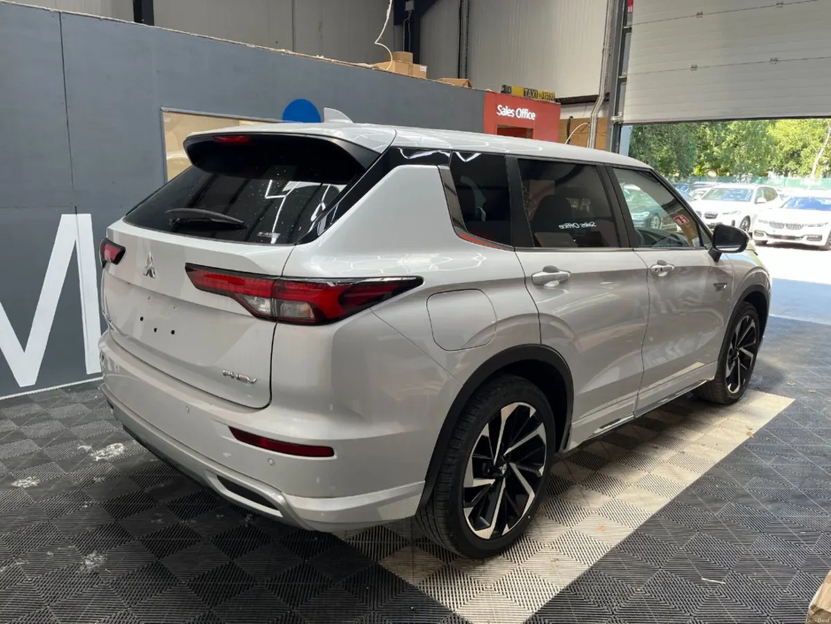 Mitsubishi Outlander 2024 MITSIBISHI OUTLANDER PHE - Image 2