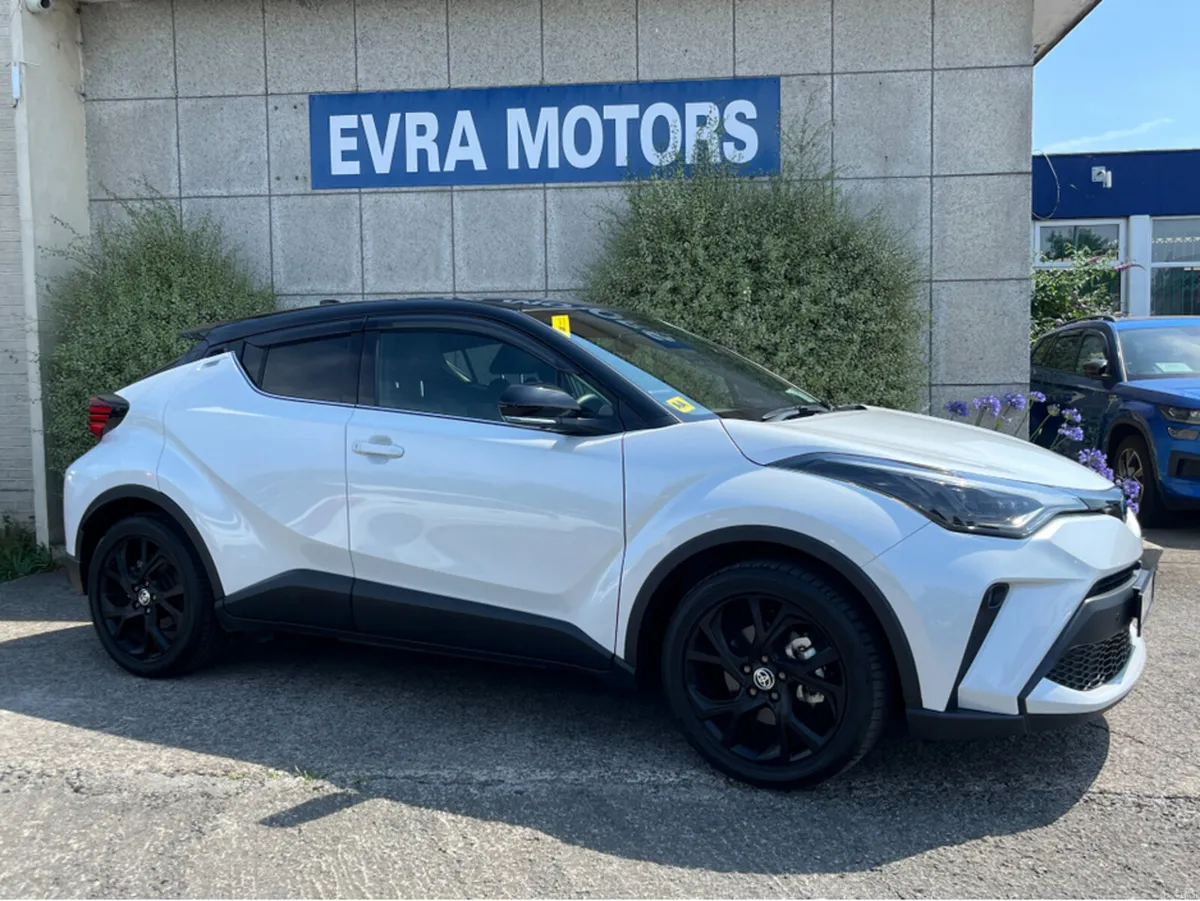 Toyota C-HR SOL NERO AUTOMATIC HYBRID 1.8 PETROL / - Image 3