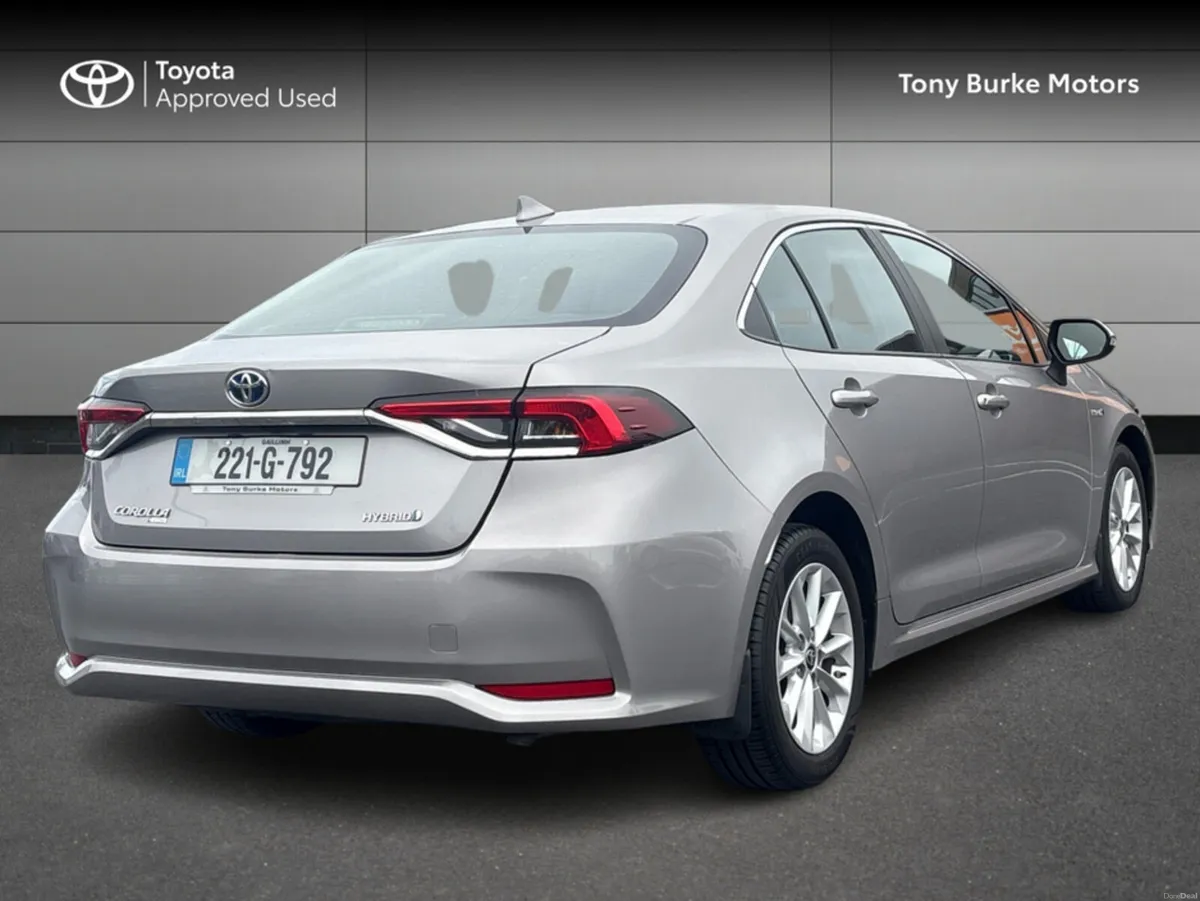 Toyota Corolla Saloon - Luna Edition - 1.8 Hybrid - Image 2